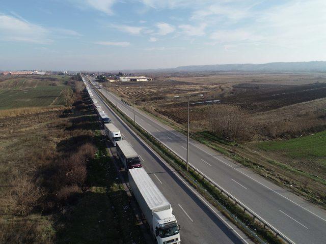 Kapıkule'de 12 kilometre TIR kuyruğu