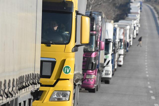 Kapıkule'de 12 kilometre TIR kuyruğu