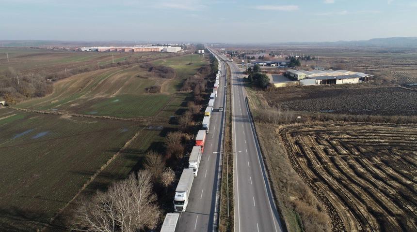 Kapıkule'de 12 kilometre TIR kuyruğu