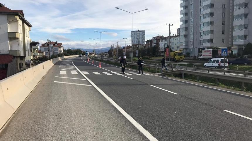 Otomobilin &ccedil;arptığı gen&ccedil; kadın yaralandı