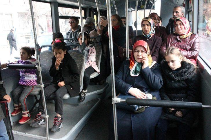 Konya’da görme engelliler otobüslerde inecekleri durakları duyacak G2