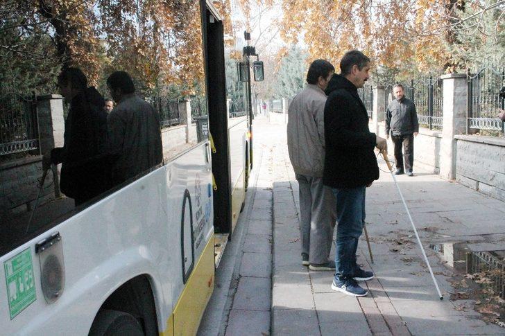 Konya’da görme engelliler otobüslerde inecekleri durakları duyacak G5