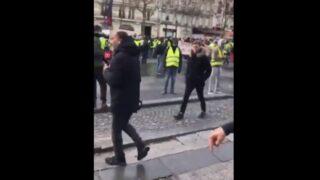  Fransa'da TRT ekibine tepki! 'Macron da siz de gideceksiniz!'