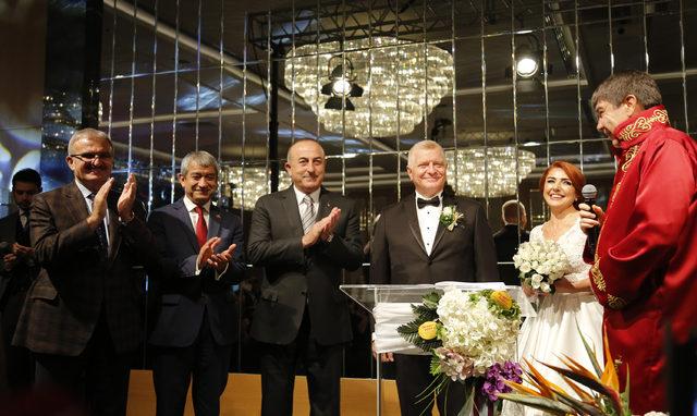 Bakan &Ccedil;avuşoğlu, Antalya da nikah t&ouml;renine katıldı 3