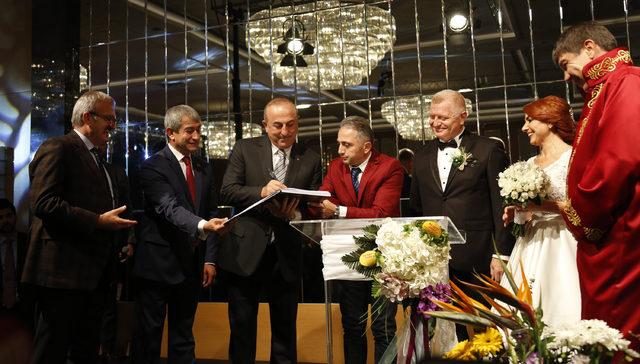 Bakan &Ccedil;avuşoğlu, Antalya da nikah t&ouml;renine katıldı 4