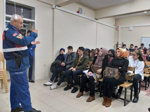 Jandarmadan öğrencilerin güvenliği için yoğun mesai