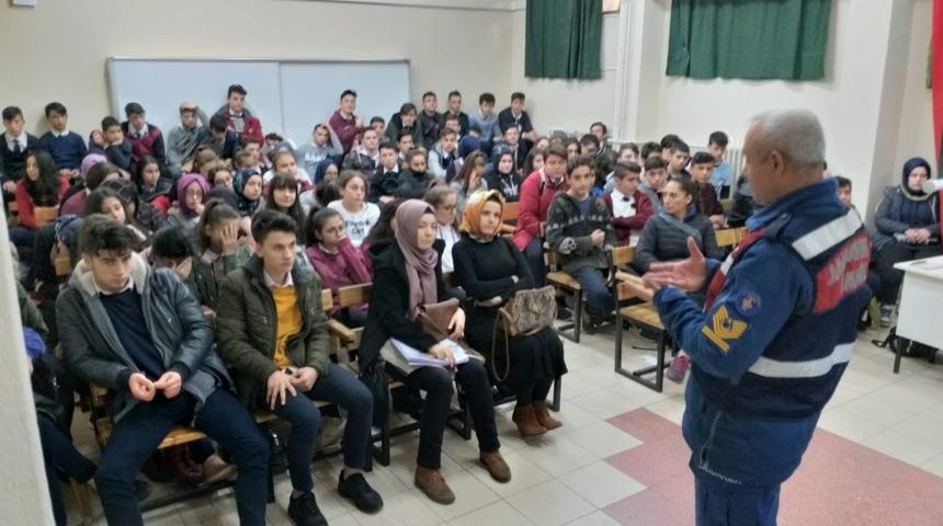 Jandarmadan &ouml;ğrencilerin g&uuml;venliği i&ccedil;in yoğun mesai