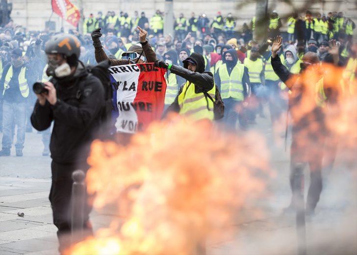 Paris gösterilerinde şiddet ara sokaklara sıçradı G5