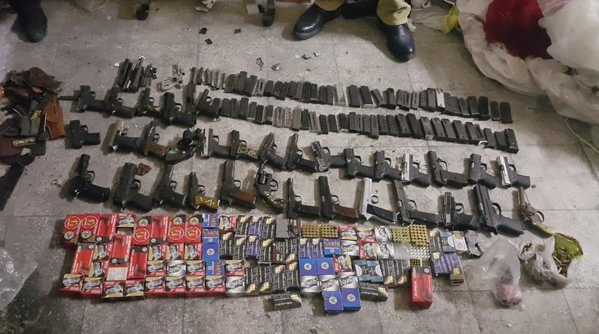 Cephanelik gibi ev! İçeri giren polisler şaştı kaldı