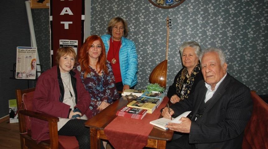 Şair - Yazar Babacanoğlu&rsquo;ndan imza g&uuml;n&uuml;