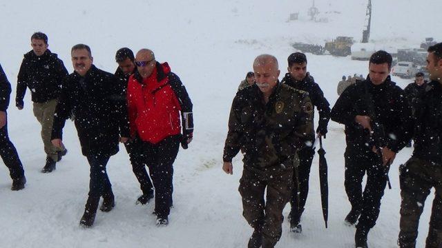 Vali Akbıyık, Merga Bütan Kayak Tesislerinde incelemelerde bulundu