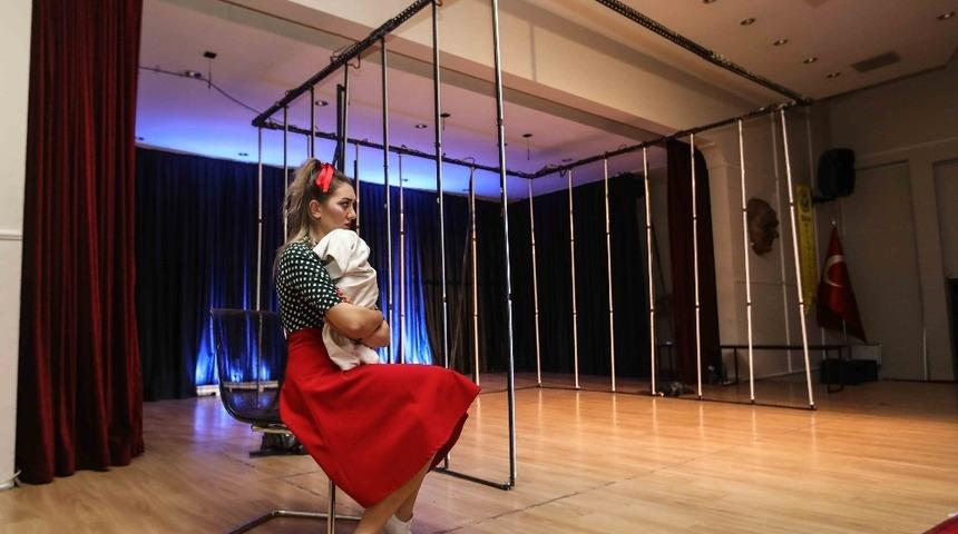 Işıltılı haşereler Buca&rsquo;da sahnelendi