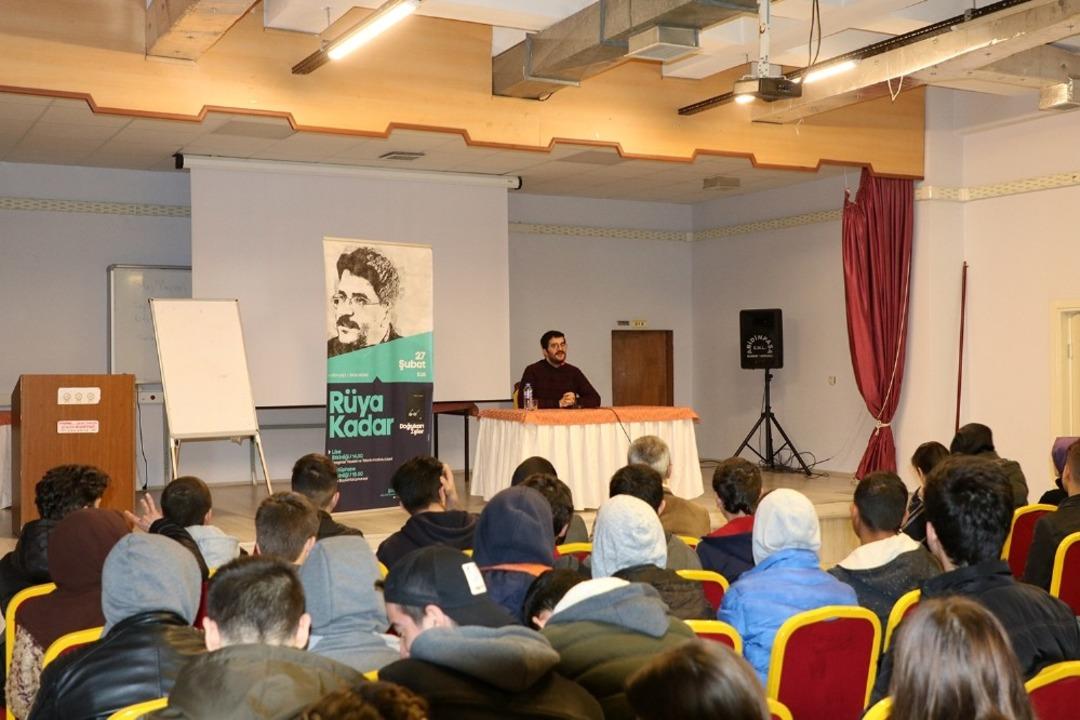 Sakarya B&uuml;y&uuml;kşehirle 9 bin &ouml;ğrenci yazarlarla tanıştı