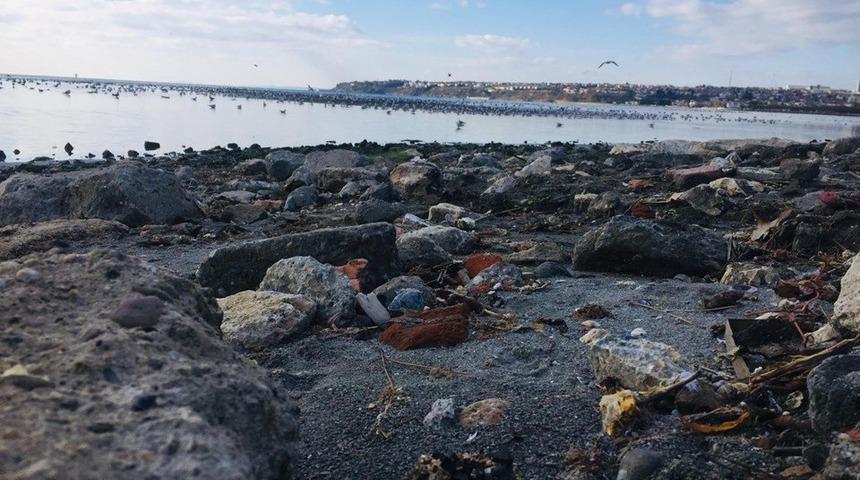 Silivri'de şaşırtan görüntü! Deniz suyu 25 metre çekildi