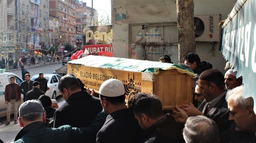 Otomobilin &ccedil;arptığı yaşlı adam &ouml;ld&uuml;