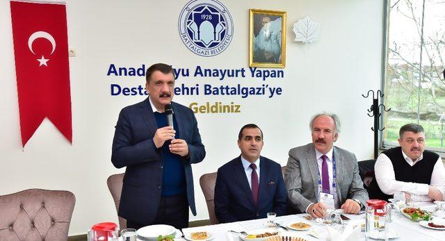 Gürkan, Multidisipliner Kongresi’ne katılanlarla bir araya geldi