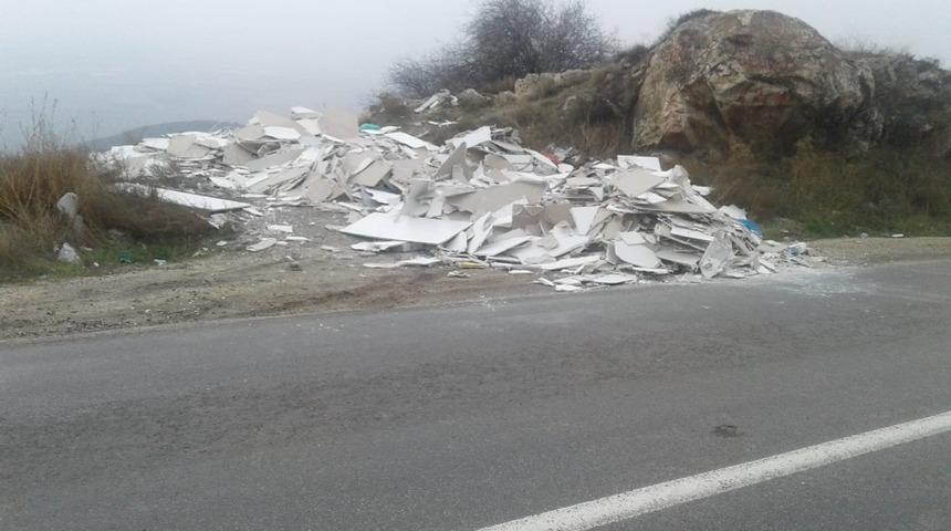 Eskişehir-Sarıcakaya yolunu çöplüğe çevirdiler