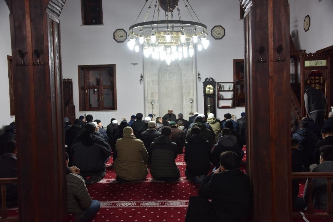 Boz&uuml;y&uuml;k&rsquo;te &rsquo;Sabah namazı buluşmaları&rsquo;