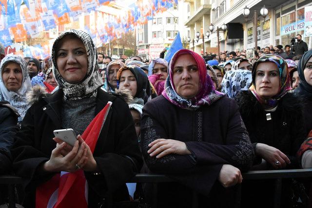 AK Parti'nin Van adayına havalimanında coşkulu karşılama