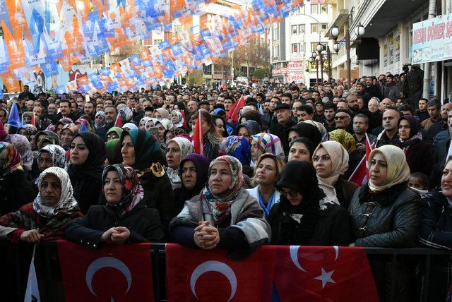 AK Parti'nin Van adayına havalimanında coşkulu karşılama