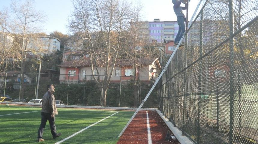 Fener sentetik sahası ışıklandırıldı