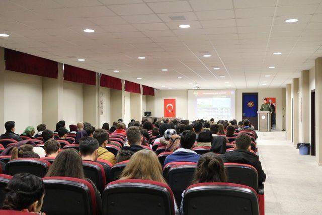 “Sivil Havacılık ve Türk Hava Kurumu” konferansı