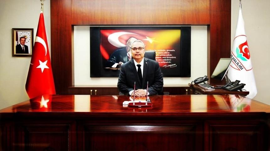 Vali G&uuml;nd&uuml;z&ouml;z&rsquo;den &ldquo;10 Aralık D&uuml;nya İnsan Hakları G&uuml;n&uuml;&rdquo; mesajı