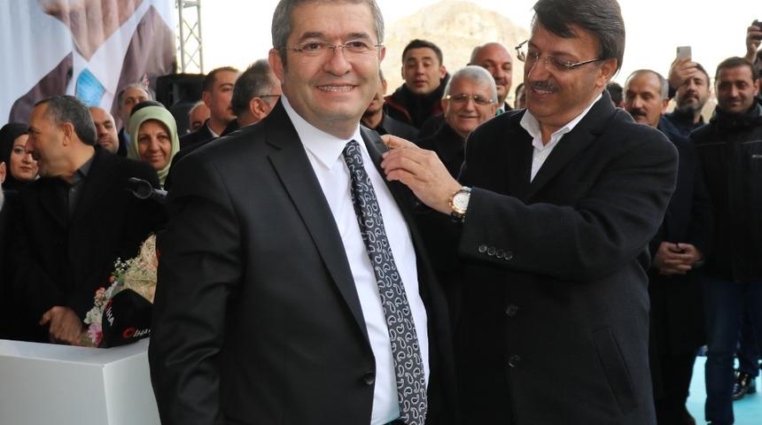 Van Büyükşehir Belediye Başkan Adayı Takva, partililerle bir araya geldi