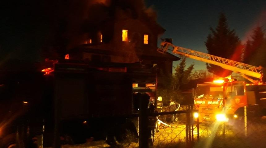 Misafirliğe geldiler, yangın şoku yaşadılar