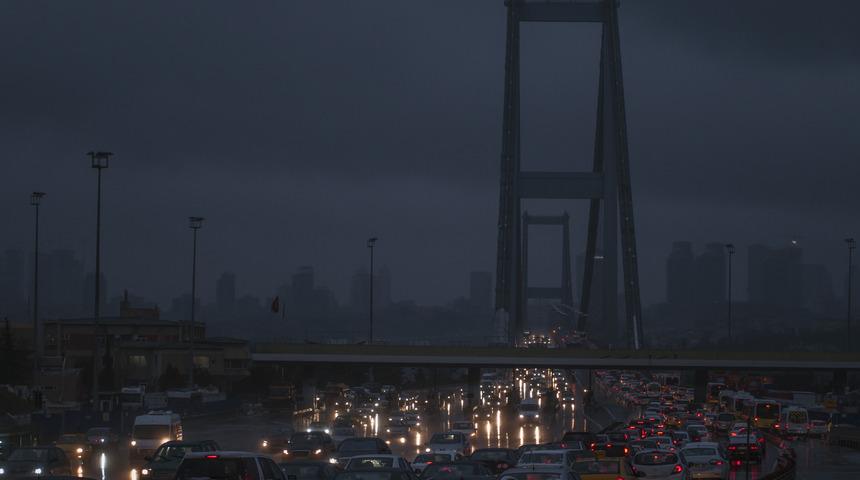 Meteoroloji'den İstanbul için kritik hava durumu tahmini! Sağanak yağış çok sert vuracak!