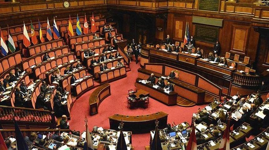 İtalya bu olayı konuşuyor! Parlamentoda seks skandalı!