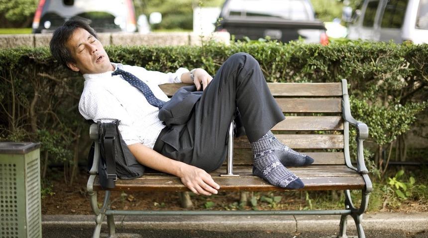 Bu şirketin &ccedil;alışanları uyuyarak para kazanıyor!