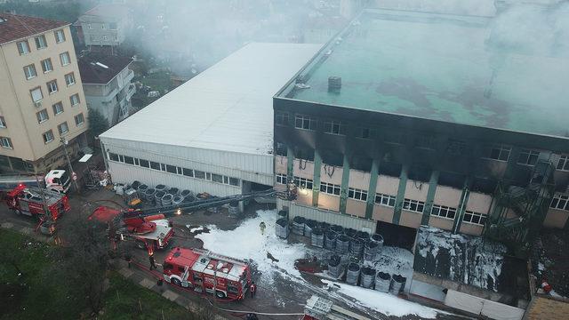 Maltepe de yanan plastik fabrikasının havadan g&ouml;r&uuml;nt&uuml;leri 1