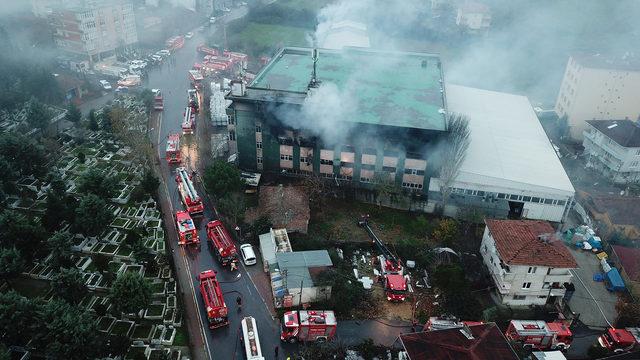 Maltepe de yanan plastik fabrikasının havadan g&ouml;r&uuml;nt&uuml;leri 2