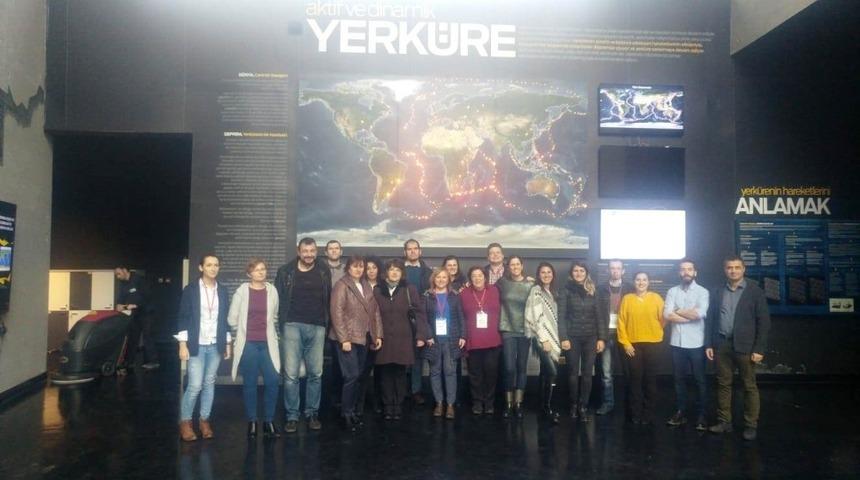 Deprem m&uuml;zesinden &ccedil;ok etkilendiler