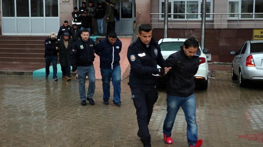 Yozgat&rsquo;ta g&ouml;zaltına alınan 9 DEAŞ&rsquo;lı adliyeye sevk edildi
