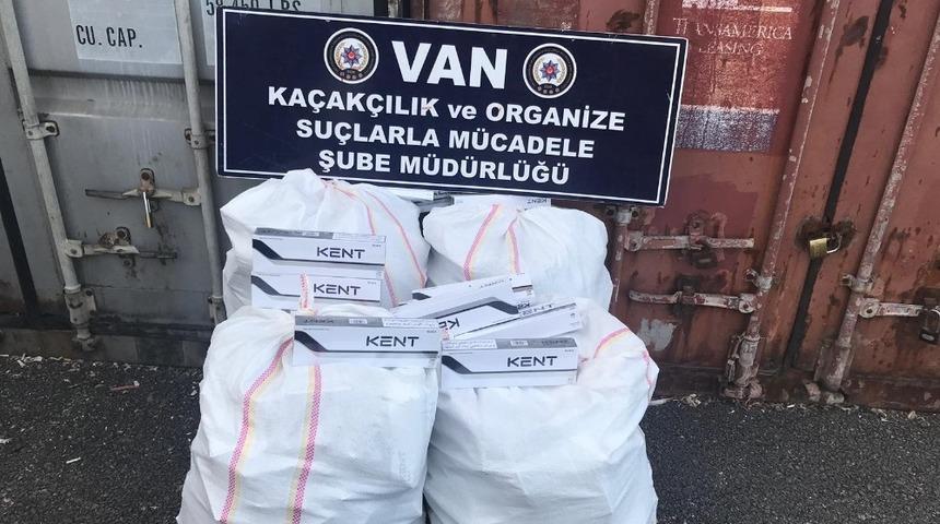 Van&rsquo;da 3 bin 370 paket ka&ccedil;ak sigara ele ge&ccedil;irildi