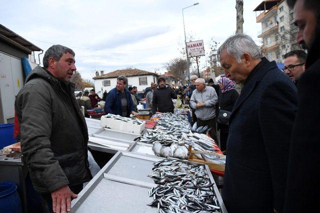 Günaydın, Pazar esnafıyla buluştu