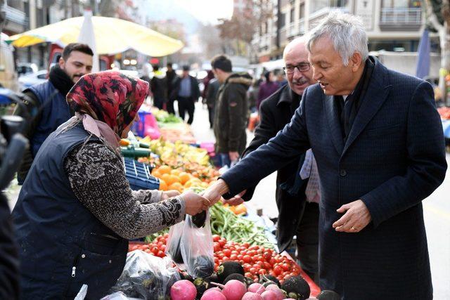 Günaydın, Pazar esnafıyla buluştu