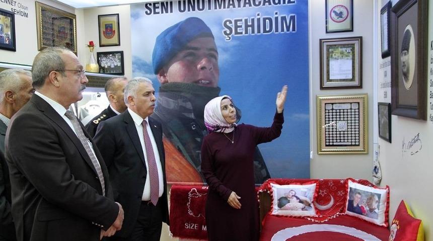 Vali Yıldırım şehit ailelerini yalnız bırakmıyor