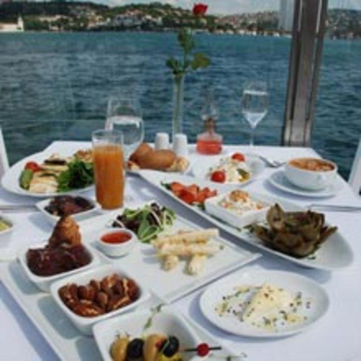 Boğazın Ortasında G Balık