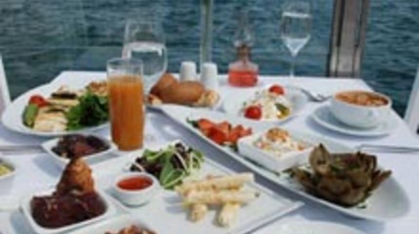 Boğazın Ortasında G Balık