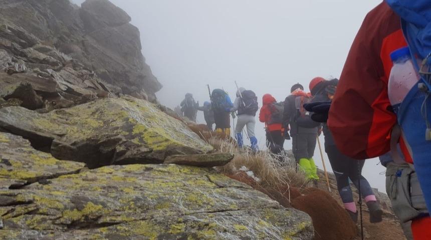 Dağcılardan, 2 bin rakımlı Bozdağ&rsquo;a zorlu tırmanış