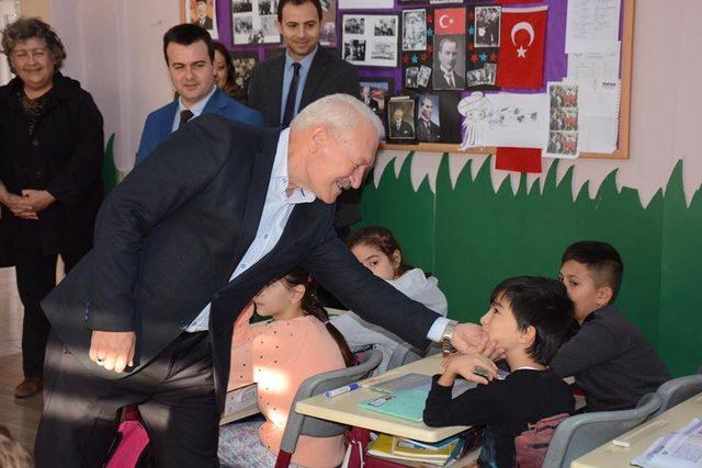 &Ouml;ğrencilerden hayvanlara destek 3