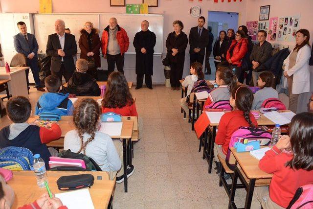 &Ouml;ğrencilerden hayvanlara destek 4