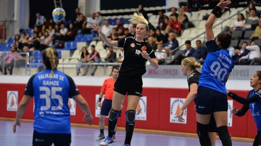 Muratpaşa Belediyespor kadın hentbol takımında galibiyet sevinci
