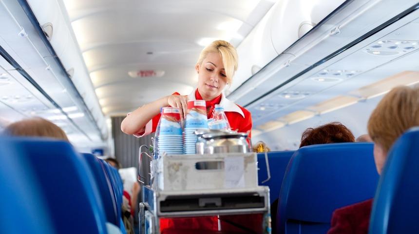 Bu itiraf bir hostesten: U&ccedil;akta sıcak i&ccedil;ecekleri i&ccedil;meyin!