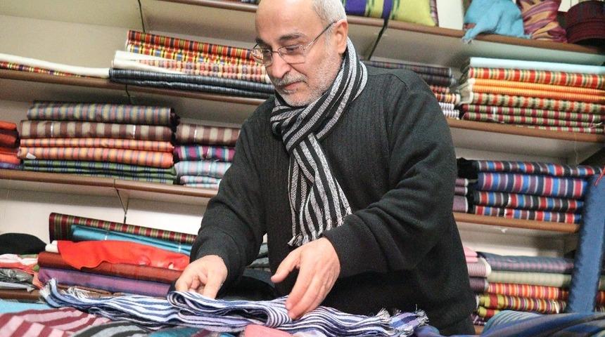 Saray kumaşı kutnudan şimdi de atkı yapıldı