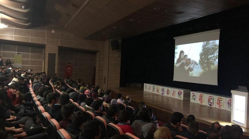 &rsquo;Sınavdır ge&ccedil;er&rsquo; programına &ouml;ğrencilerden b&uuml;y&uuml;k ilgi