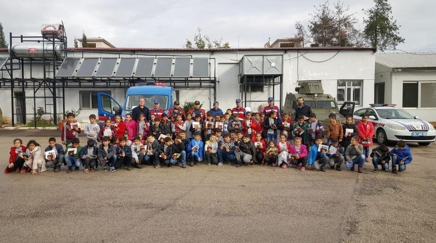 Minik &ouml;ğrenciler, Jandarma Komutanlığını ziyaret etti